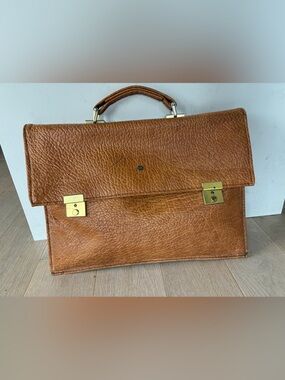 Vintage Mondetta Tan Brown pebbled Leather Briefcase with brass hardware